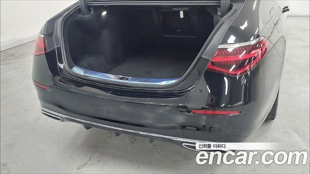 Mercedes-Benz S-Class 2023 — photo 11