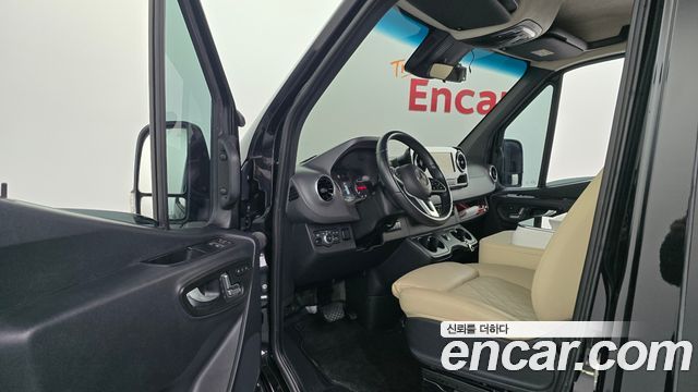 Mercedes-Benz Sprinter 2023 — photo 13
