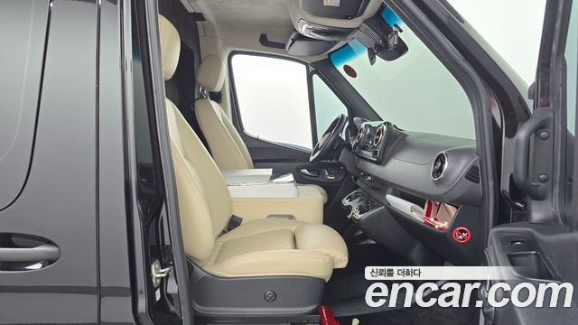 Mercedes-Benz Sprinter 2023 — photo 16