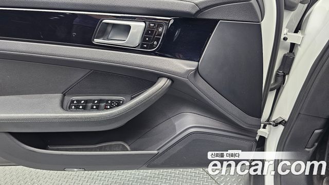Porsche Panamera 2020 — photo 17