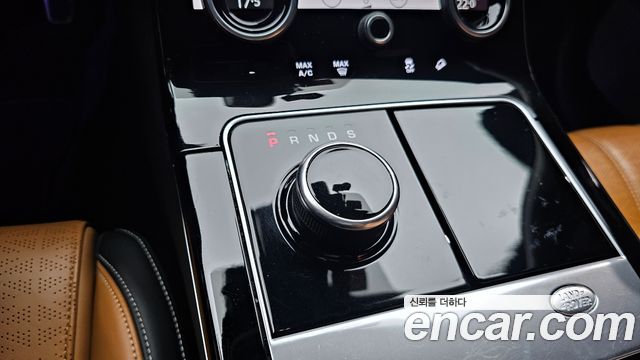 Land Rover Range Rover Velar 2018 — photo 9