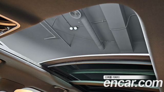 Land Rover Range Rover Velar 2018 — photo 17