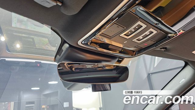 Land Rover Range Rover Velar 2018 — photo 18