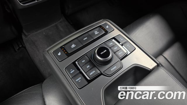 Hyundai Genesis 2016 — photo 25