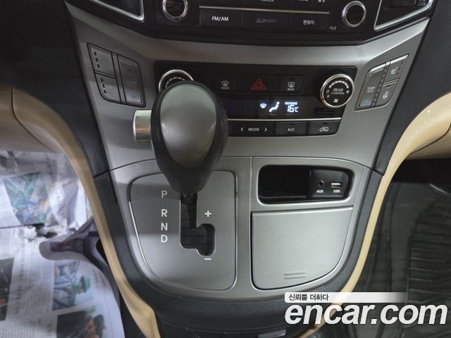 Hyundai Starex 2017 — photo 10