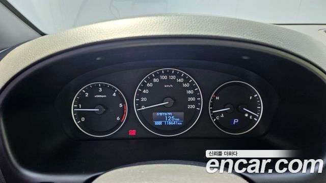 Hyundai Starex 2017 — photo 11