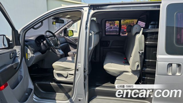 Hyundai Starex 2017 — photo 13