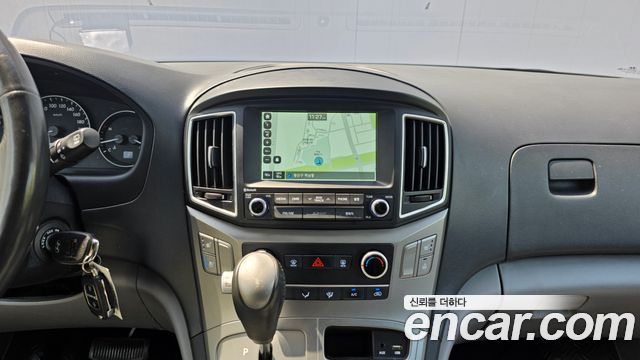 Hyundai Starex 2017 — photo 19