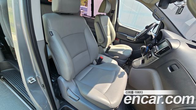 Hyundai Starex 2017 — photo 25