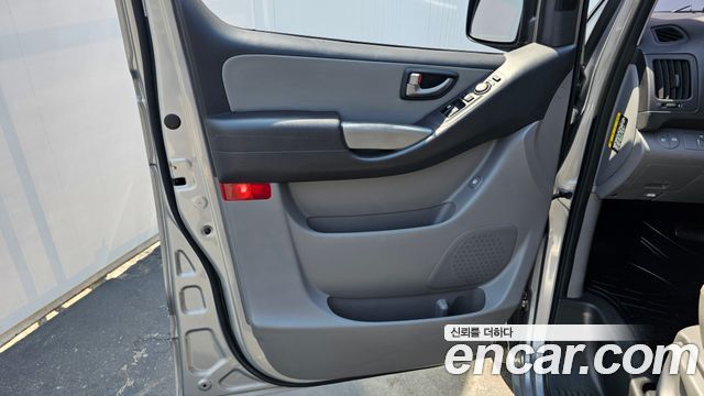 Hyundai Starex 2017 — photo 14