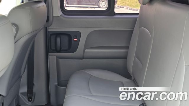 Hyundai Starex 2017 — photo 15