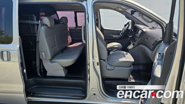 Hyundai Starex 2017 — photo 16