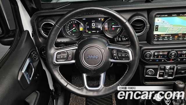 Jeep Wrangler 2021 — photo 21