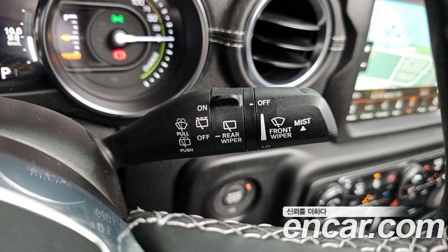 Jeep Wrangler 2021 — photo 22