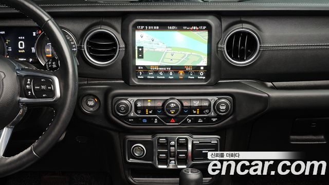 Jeep Wrangler 2021 — photo 23