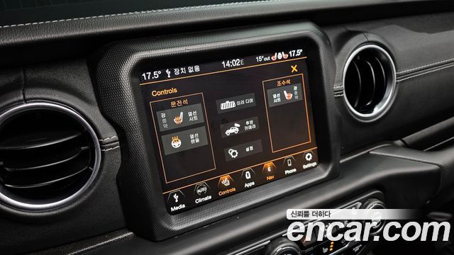 Jeep Wrangler 2021 — photo 25