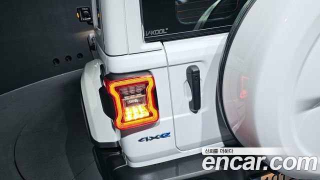 Jeep Wrangler 2021 — photo 9