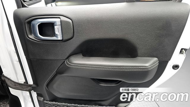 Jeep Wrangler 2021 — photo 14