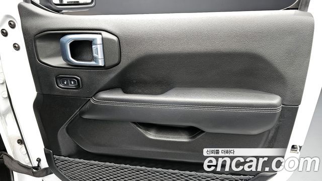 Jeep Wrangler 2021 — photo 15