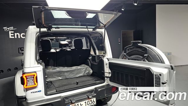 Jeep Wrangler 2021 — photo 32