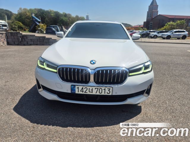 BMW 5-Series 2022 — photo 1