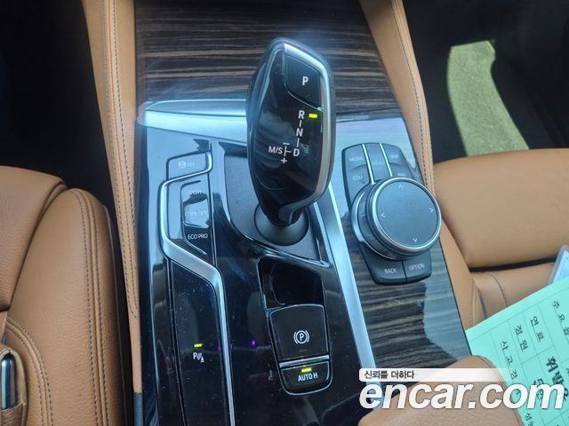BMW 5-Series 2022 — photo 12