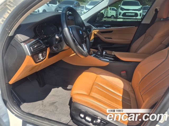 BMW 5-Series 2022 — photo 17