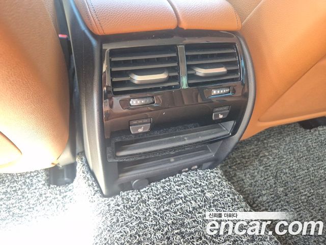 BMW 5-Series 2022 — photo 18