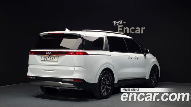 Kia Canival 2023 — photo 2