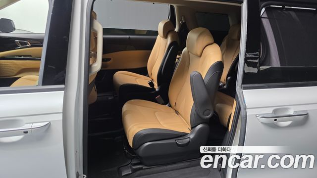 Kia Canival 2023 — photo 17