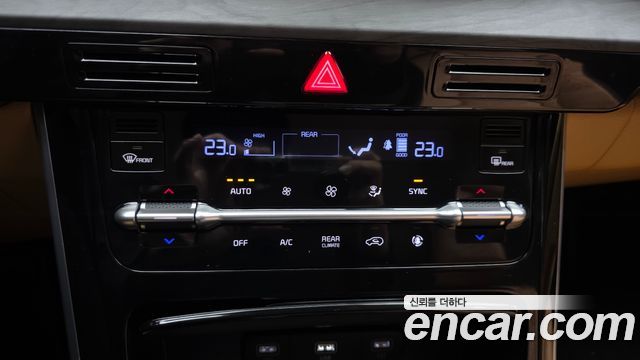 Kia Canival 2023 — photo 28