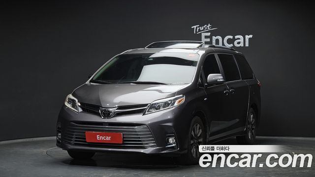 Toyota Sienna 2019 — photo 1