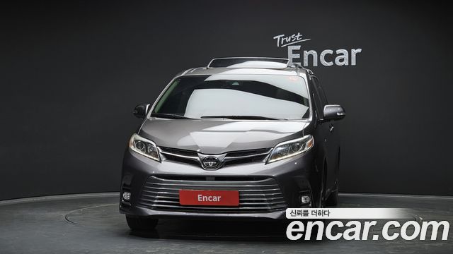 Toyota Sienna 2019 — photo 3