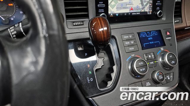 Toyota Sienna 2019 — photo 9