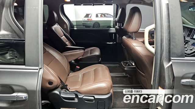 Toyota Sienna 2019 — photo 11