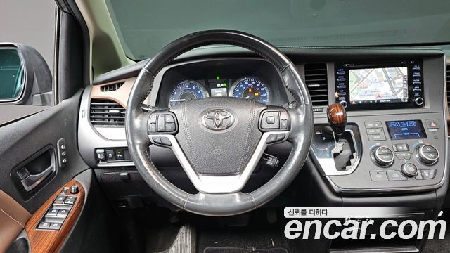 Toyota Sienna 2019 — photo 13