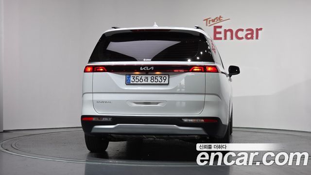 Kia Canival 2023 — photo 4