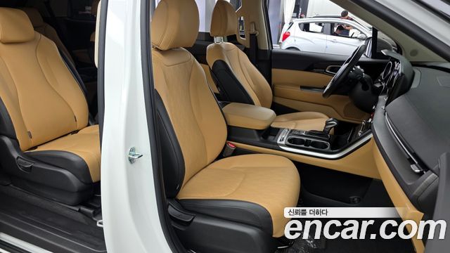 Kia Canival 2023 — photo 16