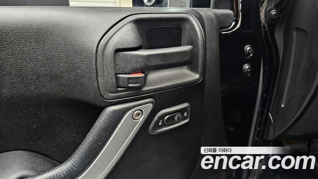 Jeep Wrangler 2013 — photo 16