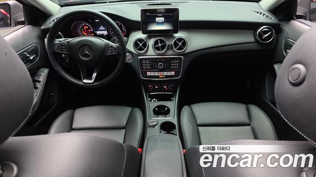 Mercedes-Benz GLA-Class 2019 — photo 10