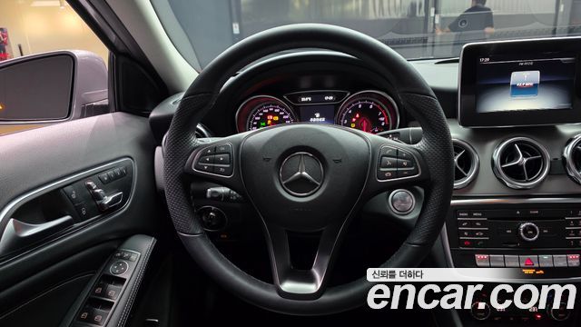 Mercedes-Benz GLA-Class 2019 — photo 19