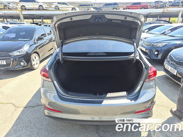 Hyundai AVANTE 2016 — photo 12