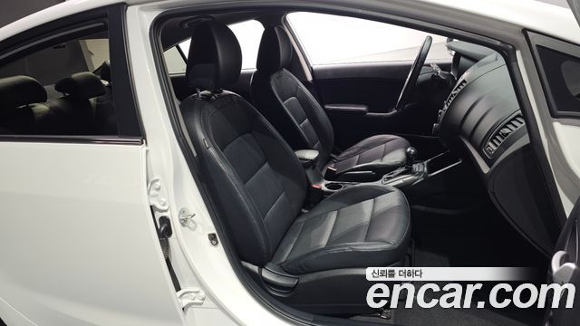 Kia K3 2015 — photo 10