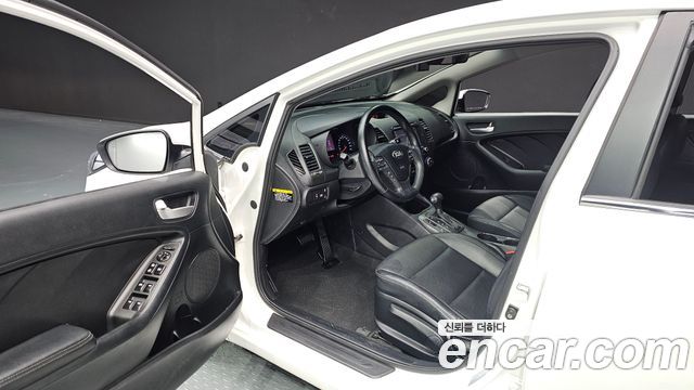 Kia K3 2015 — photo 11