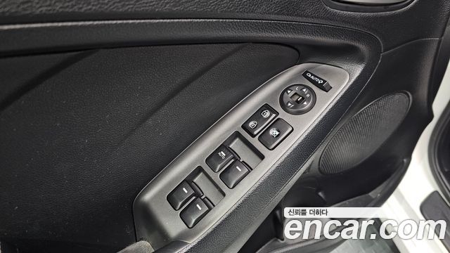 Kia K3 2015 — photo 12