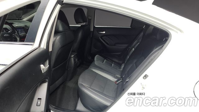 Kia K3 2015 — photo 18