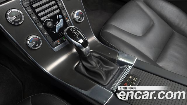 Volvo S60 2015 — photo 12