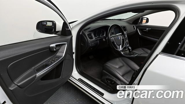Volvo S60 2015 — photo 13