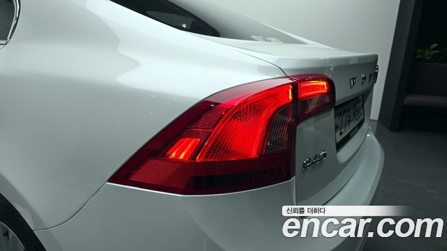 Volvo S60 2015 — photo 9