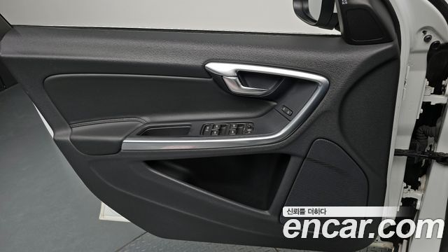 Volvo S60 2015 — photo 14